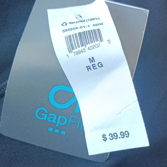 GapFit Mid Rise Capri - Picture 11 of 13